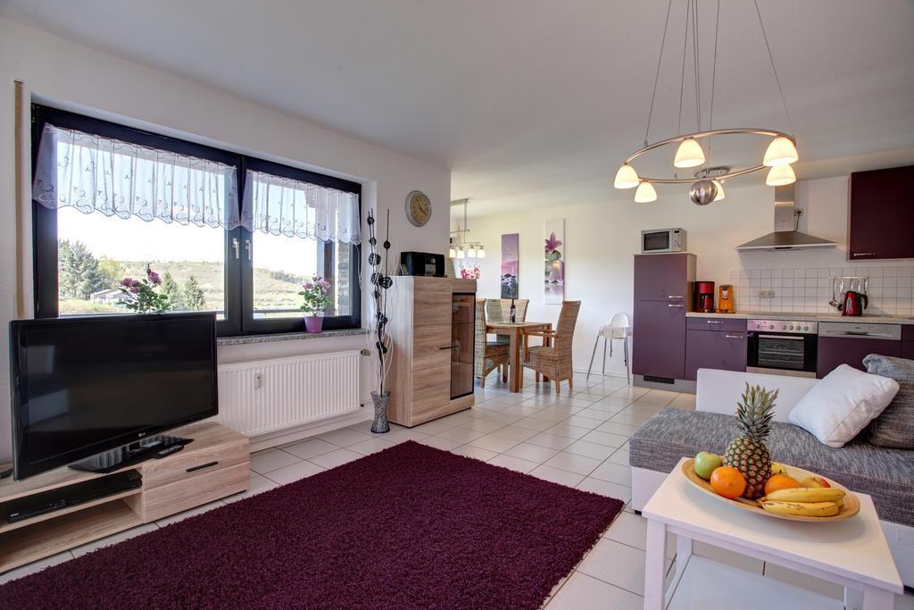 Ferienwohnung Seeblick Schalkenmehren Szoba fotó