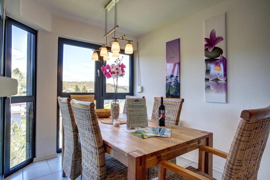 Ferienwohnung Seeblick Schalkenmehren Szoba fotó